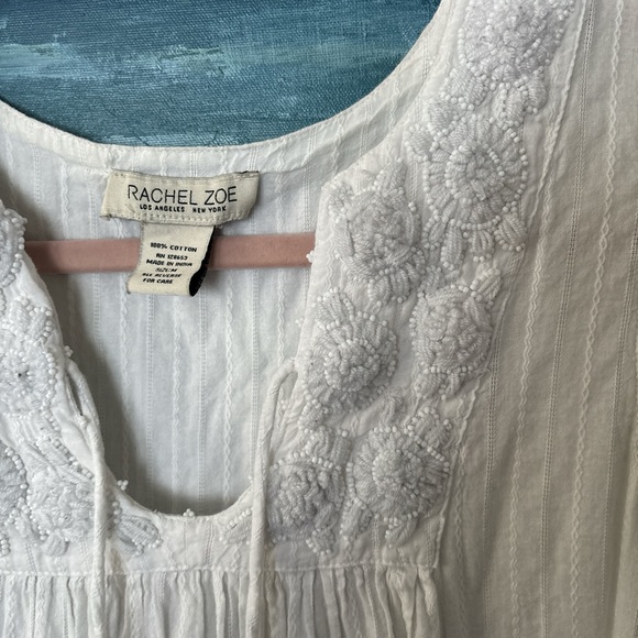 White blouse - Picture 2 of 3